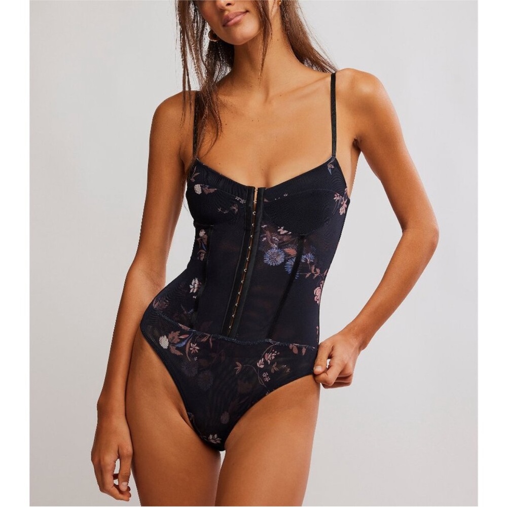 FREE PEOPLE Night Rhythm Printed
Bodysuit